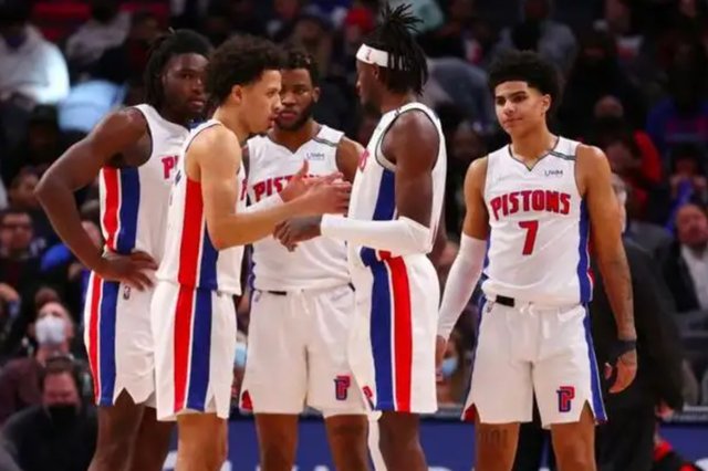 法比奥庆祝足协杯夺冠：将永远存在的时刻，一切荣耀归于上帝（法比奥庆祝足协杯称王：这一刻将被铭记，所有荣耀献给上帝）