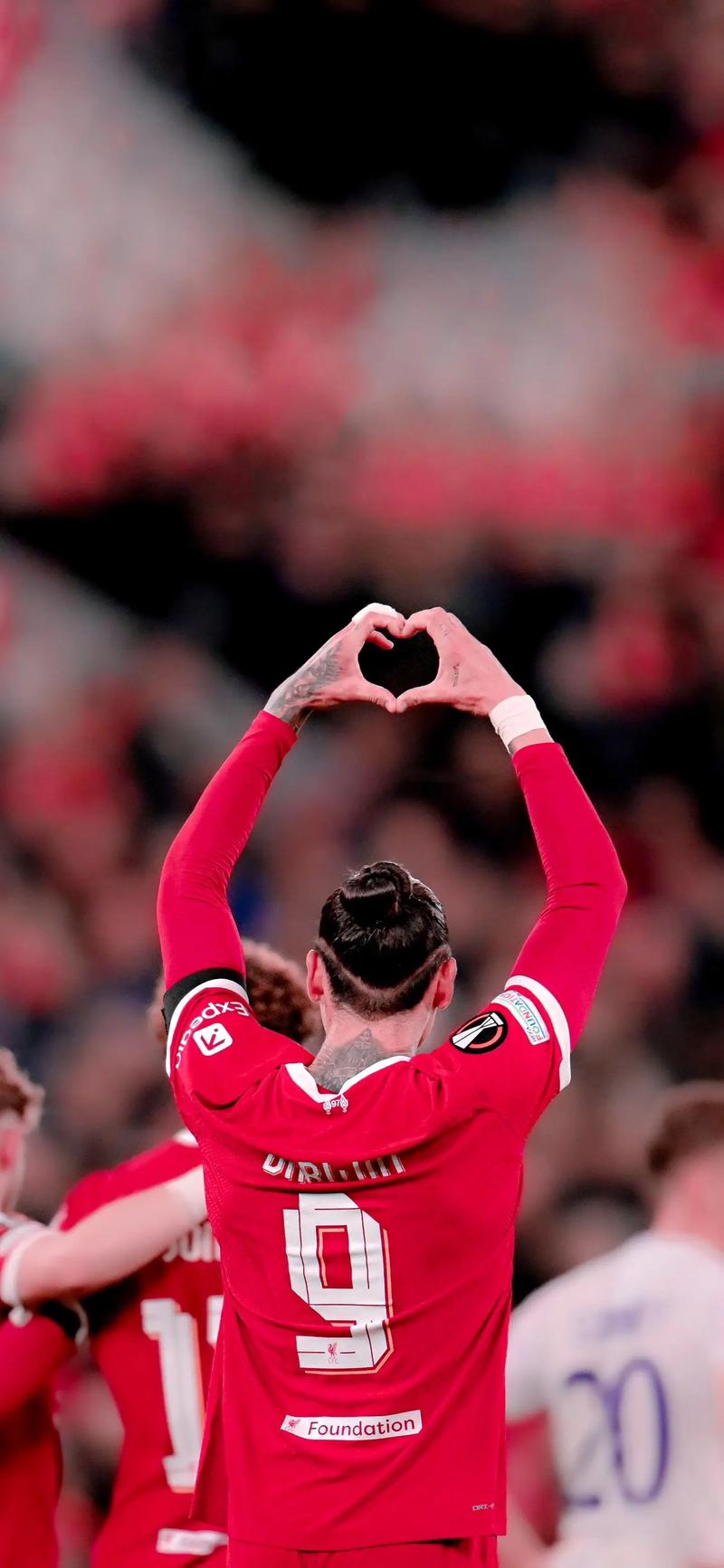 周杰伦篮球半场表现引人关注（周杰伦半场篮球发挥引发热议）