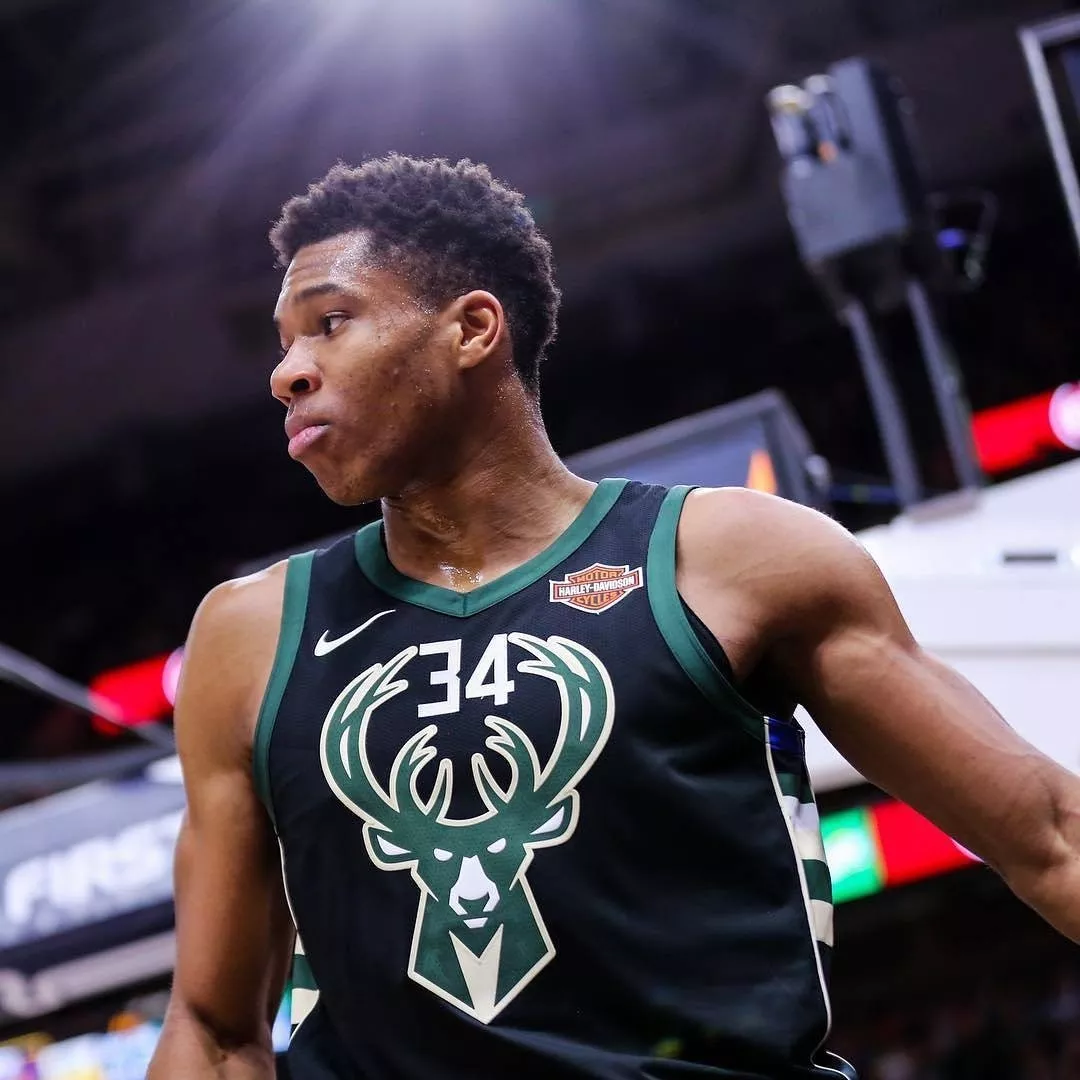 女足欧冠抽签：皇马女足对阵巴黎FC女足，胜者将战巴萨女足（女足欧冠抽签出炉：皇马女足遭遇巴黎FC，晋级者将对阵巴萨女足）