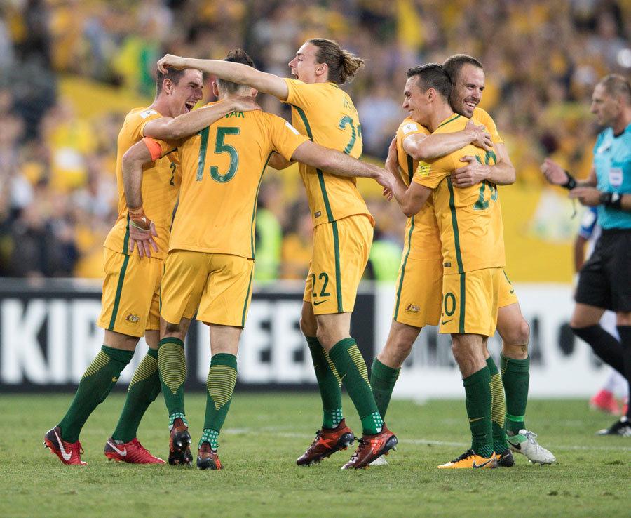 欧冠进球榜更新：莱万连续破门,（欧冠射手榜最新：莱万连场破门）