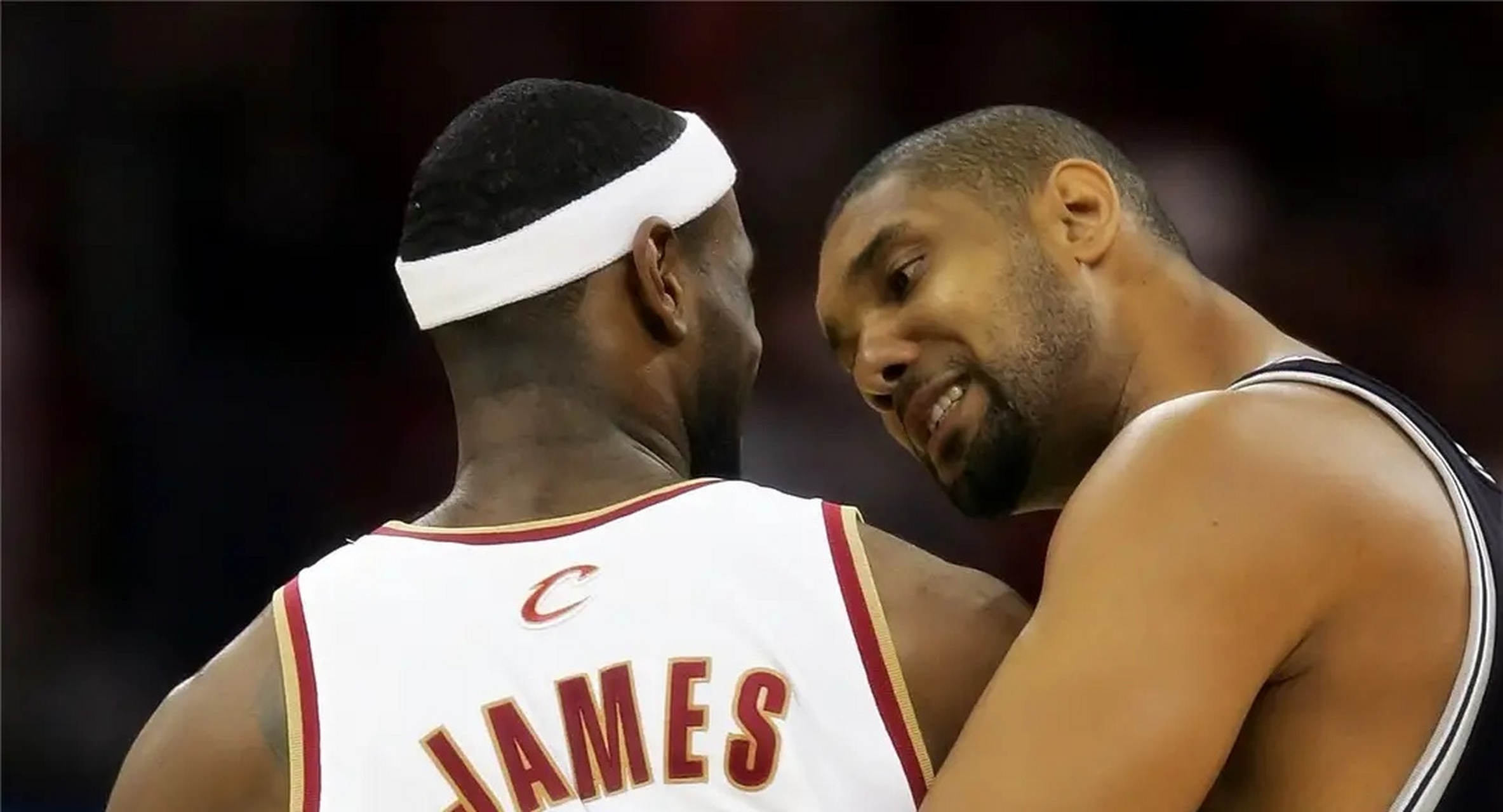 自意甲首秀以来代表同一球队参与超过100球，莱奥是同期第4人（莱奥成为同期第4位自意甲首秀起为同队参与破百球的球员）