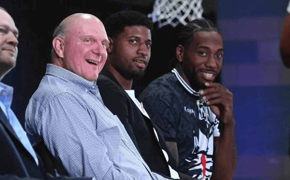 冲击力十足！王哲林拼下前场篮板 随后助攻洛夫顿打进加罚（霸气爆棚！王哲林抢前场篮板后妙传助洛夫顿打成2+1）