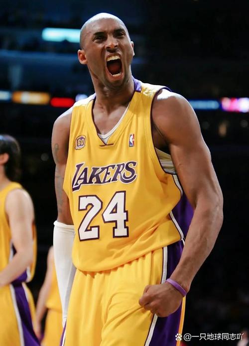 勇士有无库里的数据对比：进攻效率暴跌8.5，命中率严重下滑（库里在与不在的差异：勇士进攻效率下降8.5分，投篮命中率大幅下滑）