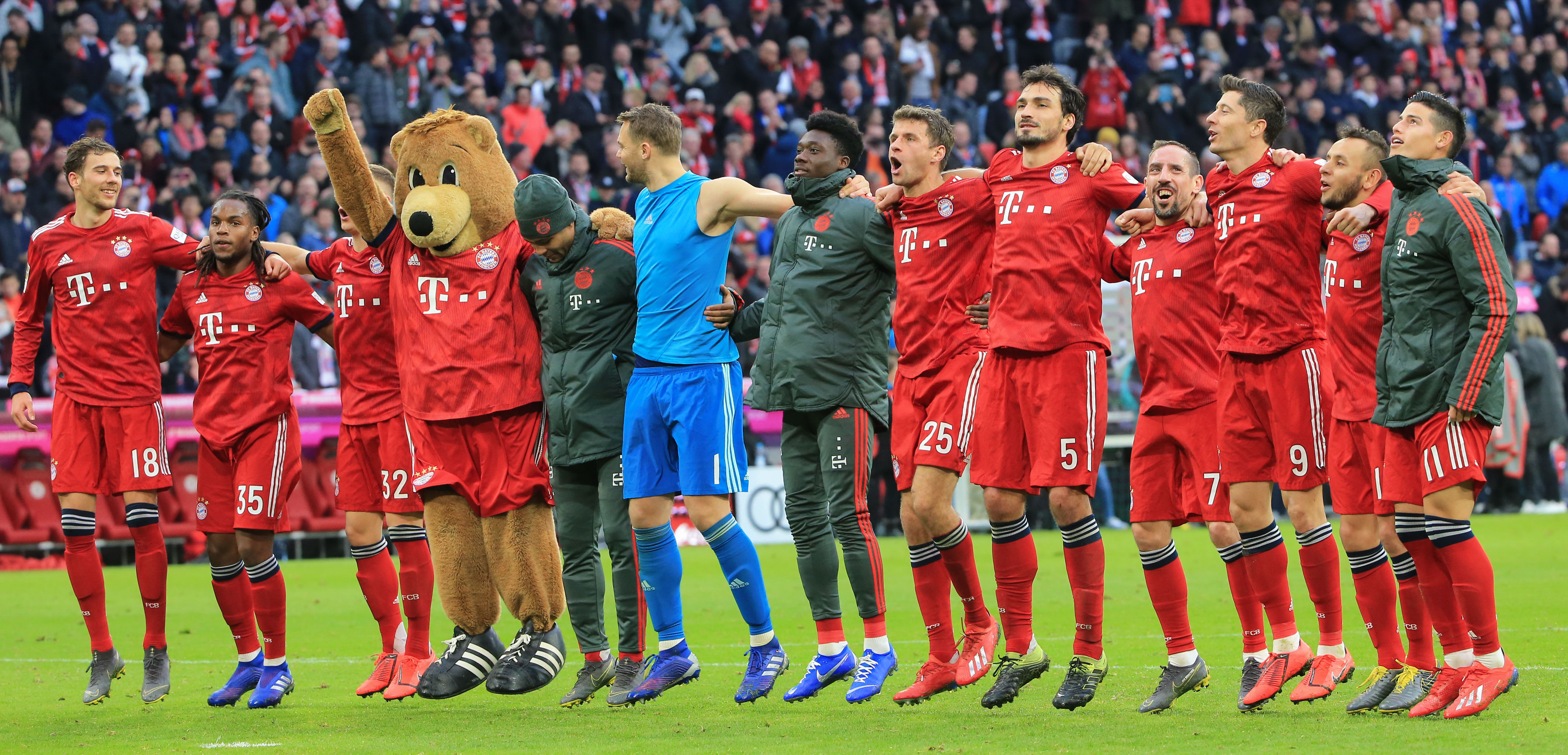 2025／26赛季英超：纽卡斯尔2-1曼城！瓜迪奥拉讽刺VAR抢戏（2025／26英超：纽卡2-1胜曼城，瓜迪奥拉嘲讽VAR抢镜）