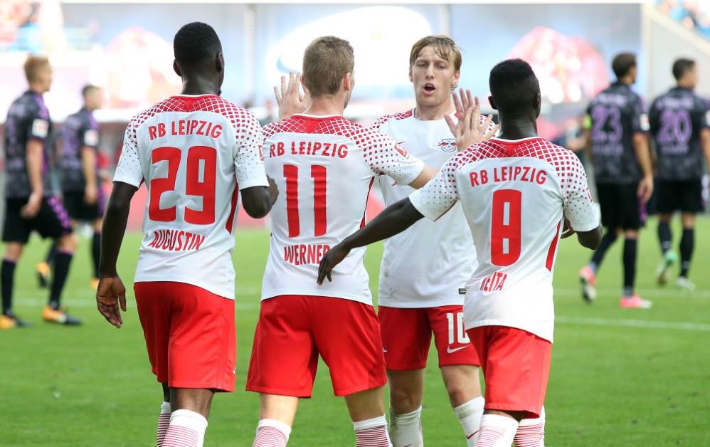 足球世界杯32强全部出炉，分档引巨大讨论（足球世界杯32强尘埃落定，分档方案掀起热议）