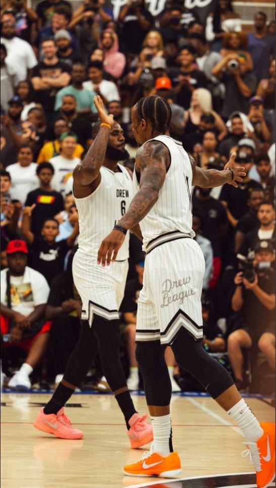 TA：皇马球星团队深度介入更衣室，阿隆索管理面临额外挑战（TA：球星团队深度插手皇马更衣室，阿隆索执教面临新难题）