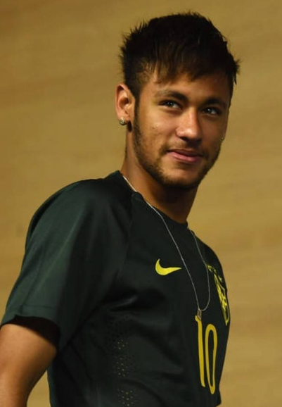 哈兰德的牺牲：曼城3-2绝杀利兹联，他全场仅1射门的背后意义（哈兰德仅1次射门仍成全曼城3-2绝杀利兹：低数据背后的牺牲与价值）