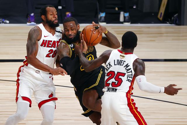 J联赛本赛季场均观众2.1万创新高，但低于中超2.57万（J联赛本季场均观众达2.1万刷新纪录，仍逊于中超2.57万）