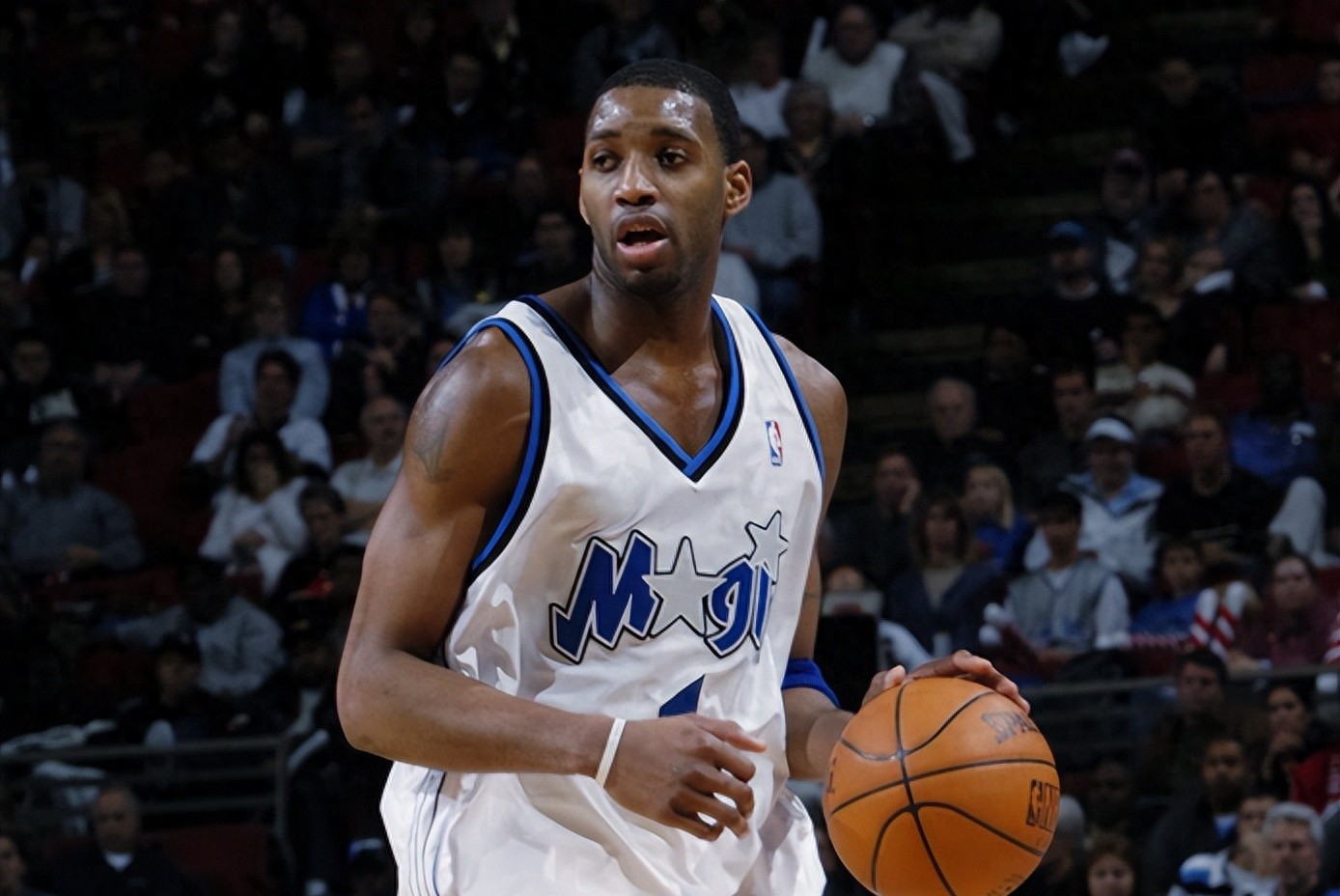 奥莫特的表现不佳，使得球队陷（奥莫特发挥失常，球队陷入被动）