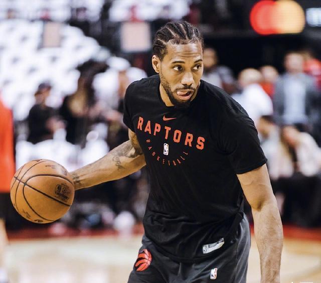 湖人詹姆斯关键三分锁定胜利（詹姆斯关键三分助湖人取胜）