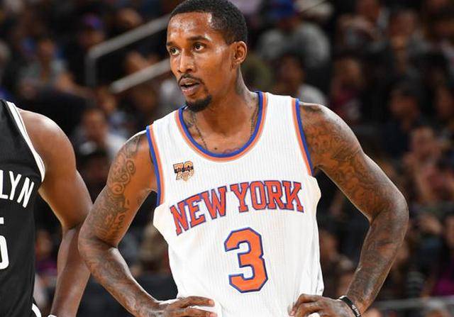 篮球火箭球队进攻端出现默契配合（火箭队进攻端打出默契联动）