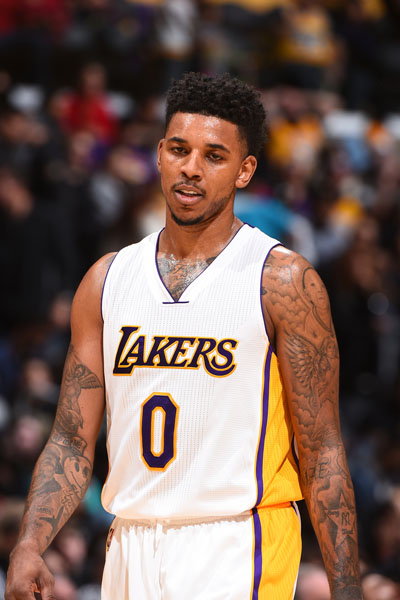 巴萨梅西自由球进球助球队领先（梅西任意球建功，助巴萨取得领先）