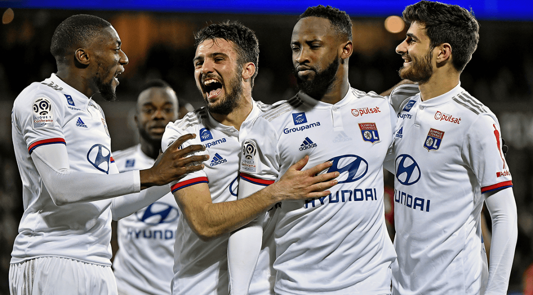 迷失！浓眉一度8中0&全场9中1贡献2分8篮板6助攻（手感冰冷！浓眉一度8投全失，全场9投仅中1，贡献2分8篮板6助攻）