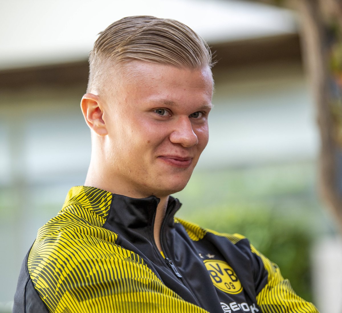 欧冠冠军、世界冠军&前枪手球探：本周寿星“野兽”卡伦布（欧冠与世界杯双冠得主、前阿森纳球探：本周寿星“野兽”卡伦布）