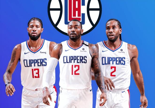 谢娜第一次下场打高尔夫获老公陪伴，甜喊张杰“老张”羡煞旁人（谢娜首次挥杆高尔夫，张杰贴身相伴，甜喊“老张”撒糖惹人羡）