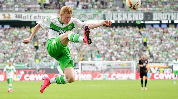 疑似拉倒巴恩斯未吹罚犯规，詹姆斯：我只是碰了他，没拉他（被质疑拉倒巴恩斯未判犯规，詹姆斯回应：只是碰到并非拉人）