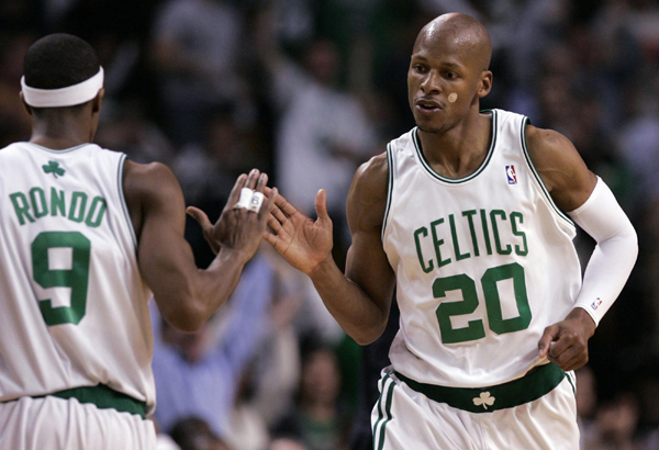 不理想！班凯罗半场6中2拿到7分2断 正负值-5（班凯罗半场低迷：6投2中仅7分2抢断，正负值-5）